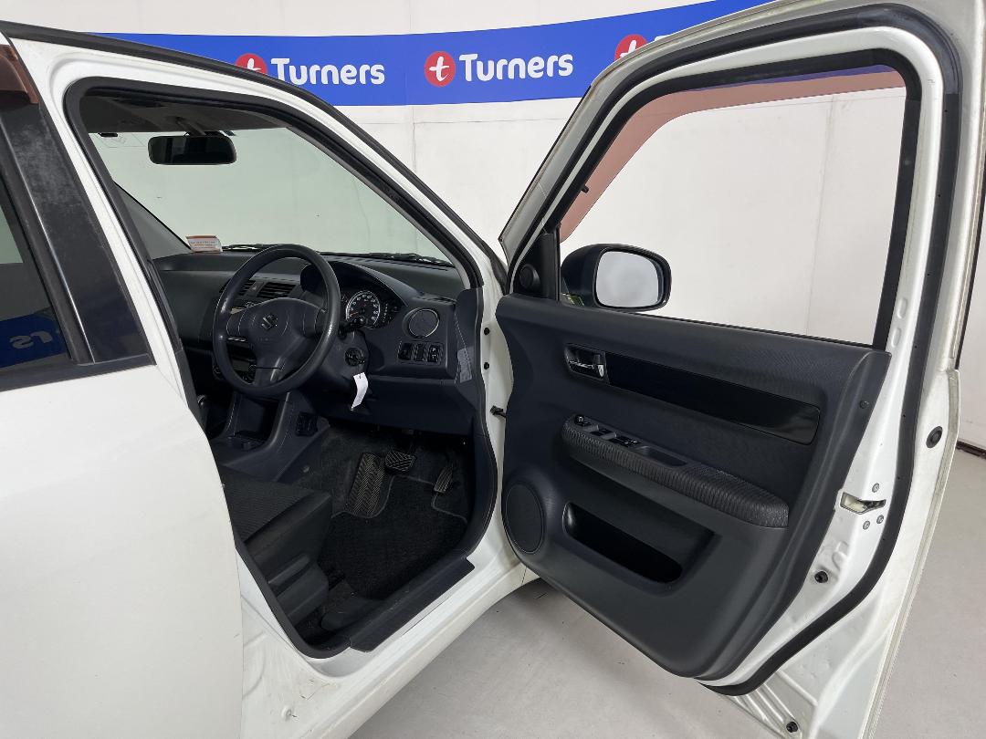 Photo '15' of Suzuki Swift