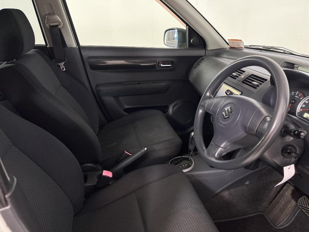 Photo '16' of Suzuki Swift