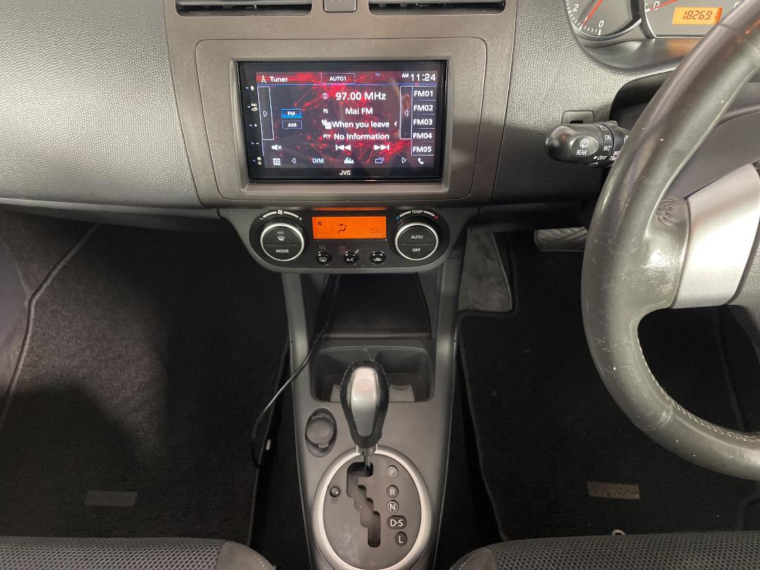 Photo '18' of Suzuki Swift