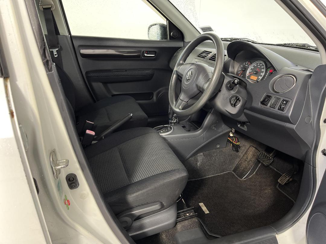 Photo '16' of Suzuki Swift