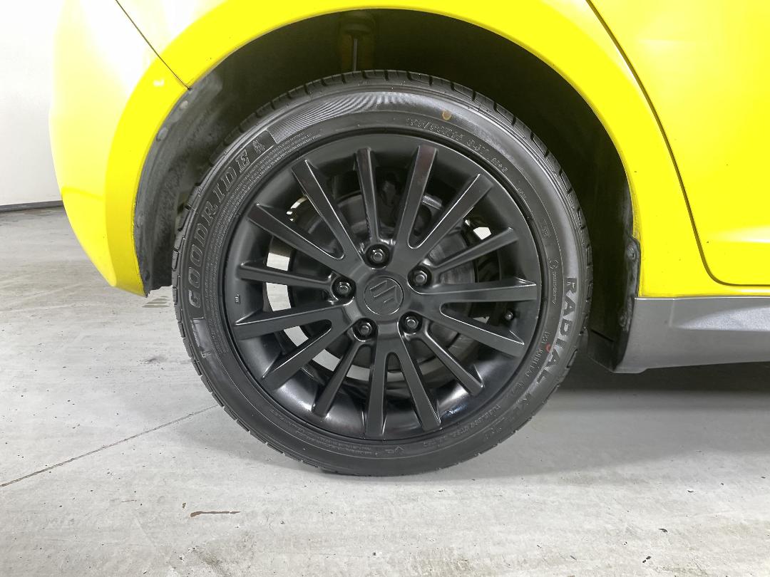 Photo '12' of Suzuki Swift