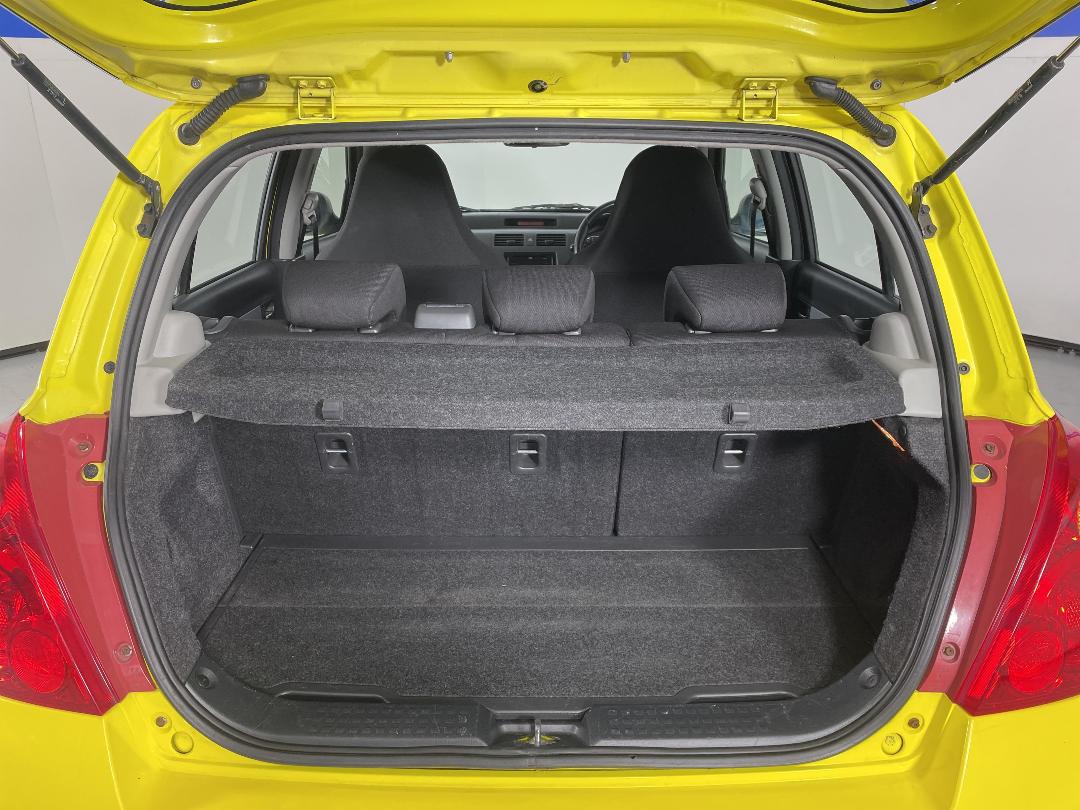 Photo '14' of Suzuki Swift