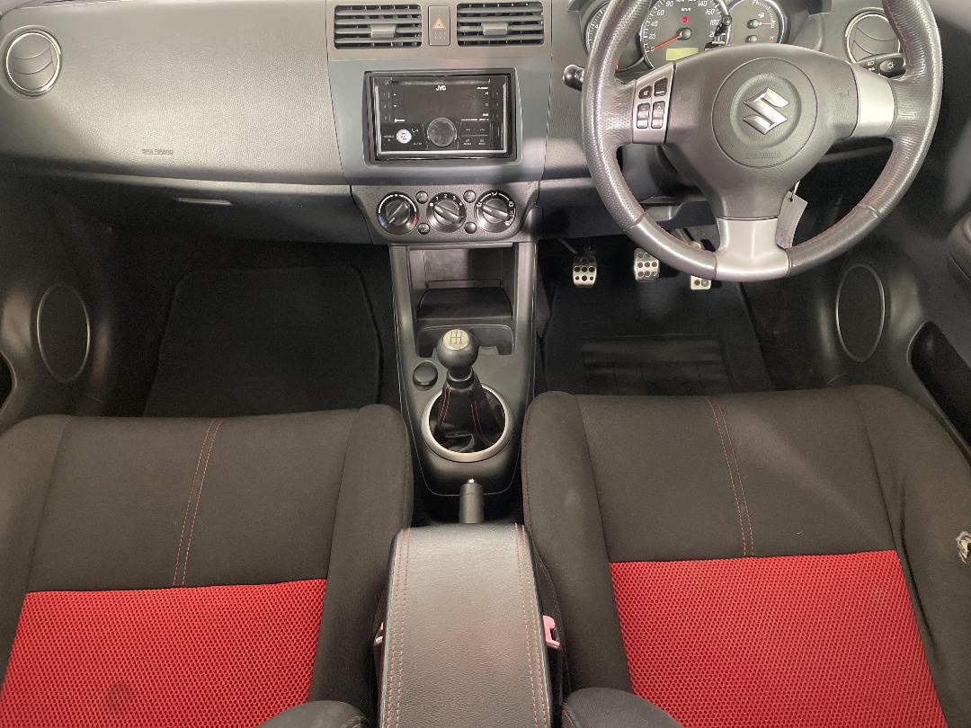 Photo '18' of Suzuki Swift