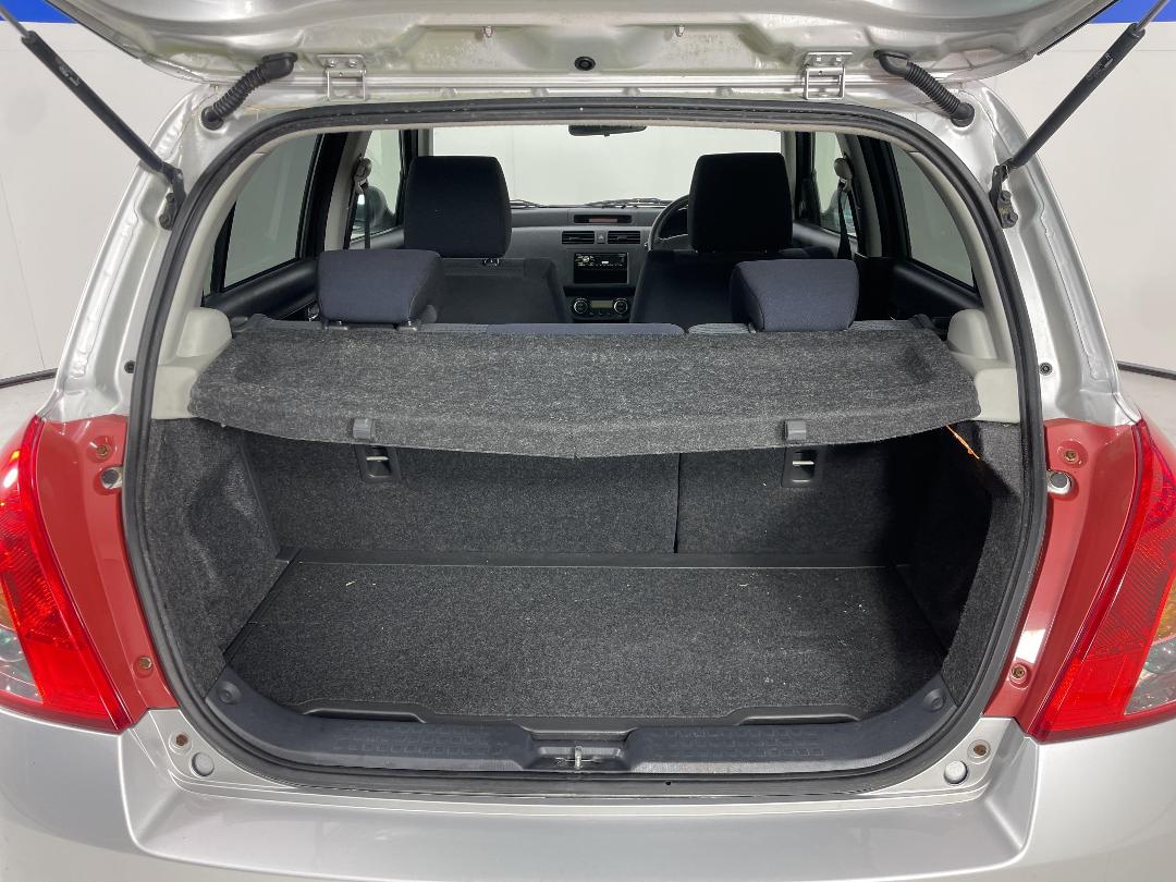 Photo '14' of Suzuki Swift