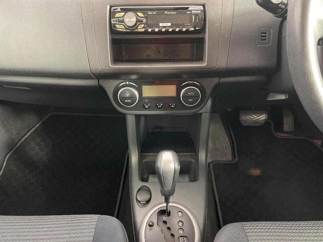 Photo '18' of Suzuki Swift