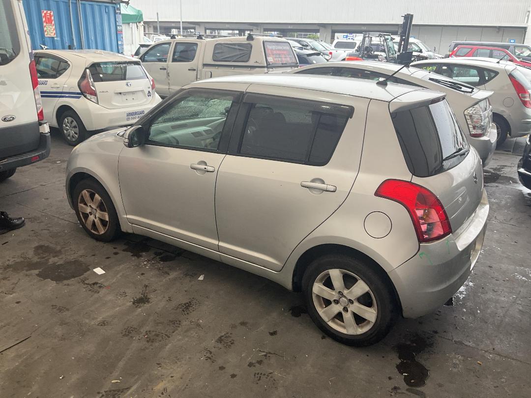 Photo '8' of Suzuki Swift