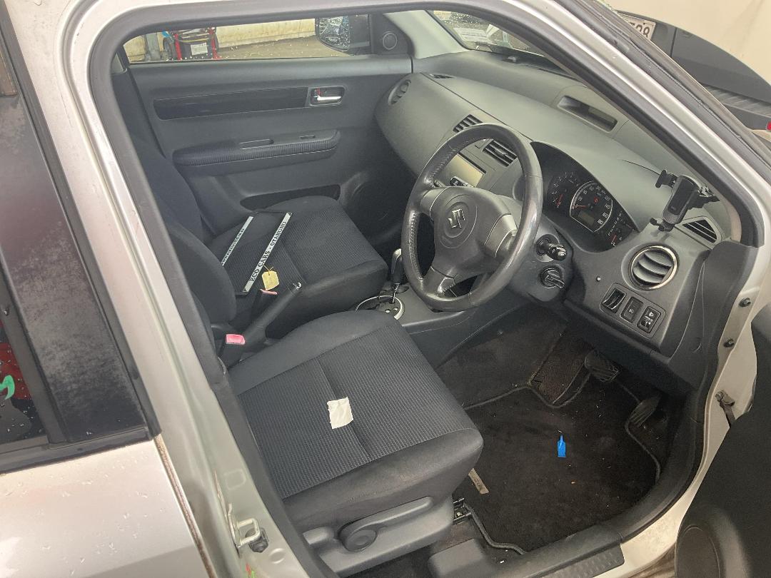 Photo '19' of Suzuki Swift