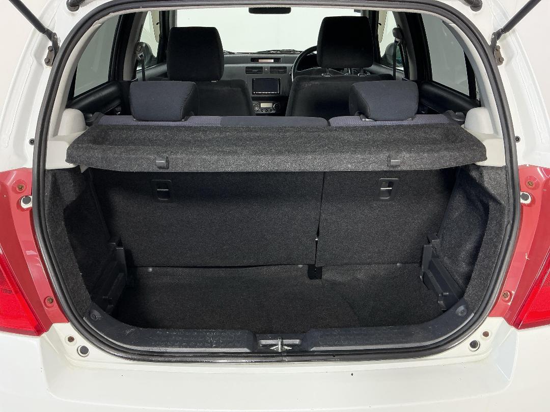 Photo '14' of Suzuki Swift Photo '14' of Suzuki Swift