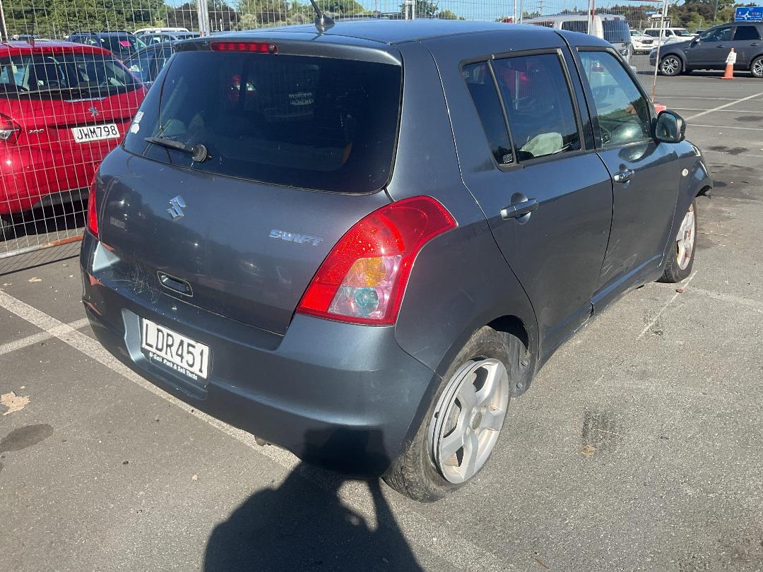 Photo '4' of Suzuki Swift