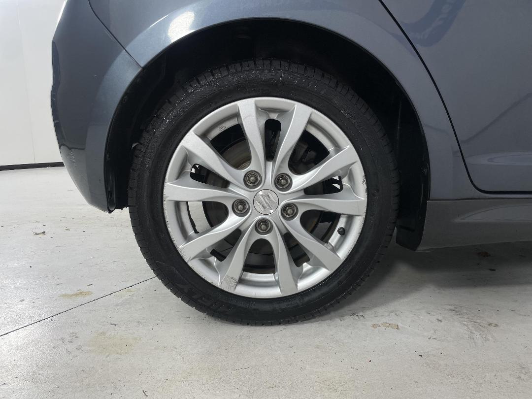 Photo '12' of Suzuki Swift