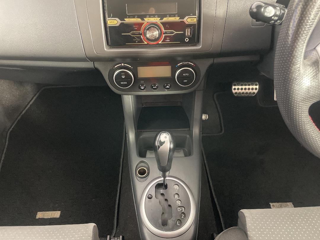 Photo '18' of Suzuki Swift