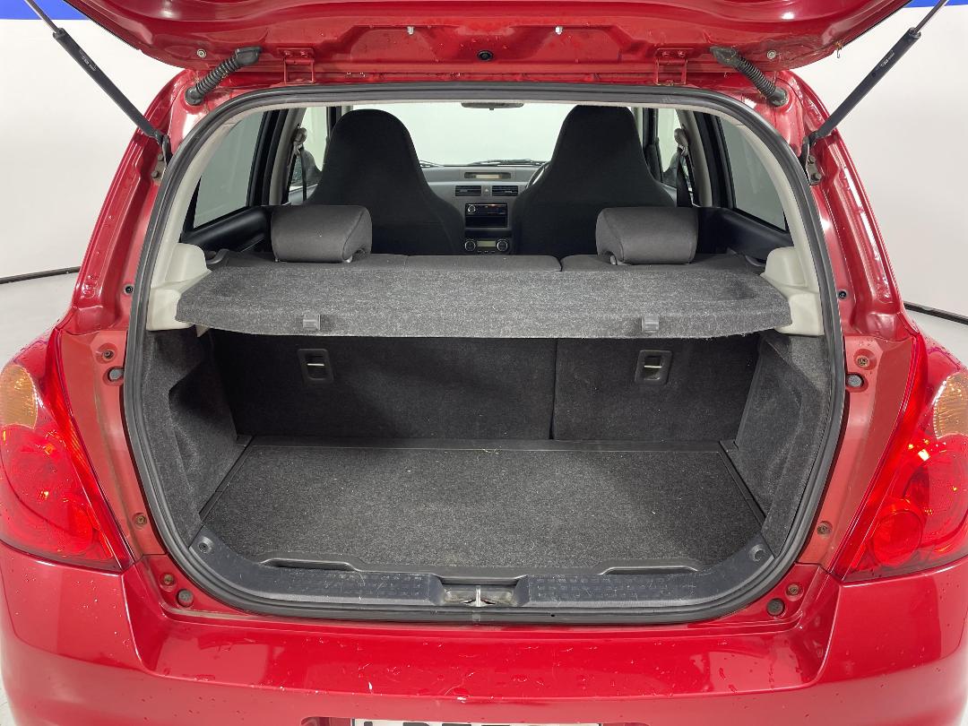 Photo '14' of Suzuki Swift Photo '14' of Suzuki Swift