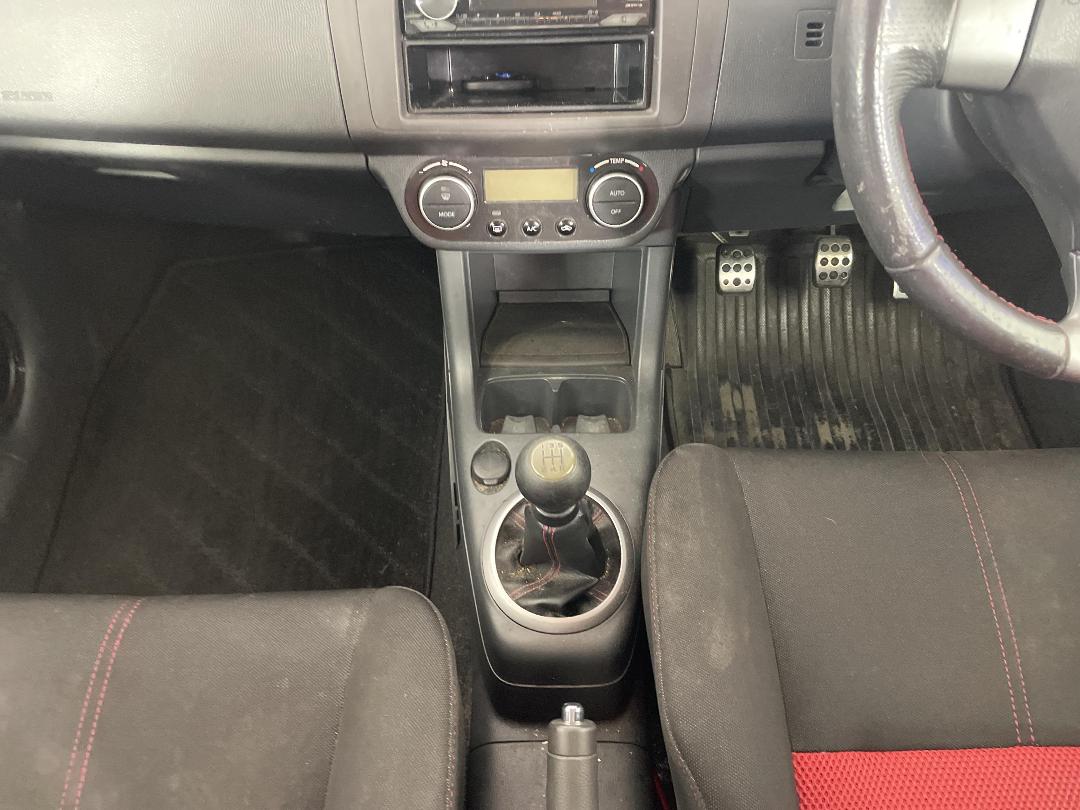 Photo '18' of Suzuki Swift Photo '18' of Suzuki Swift