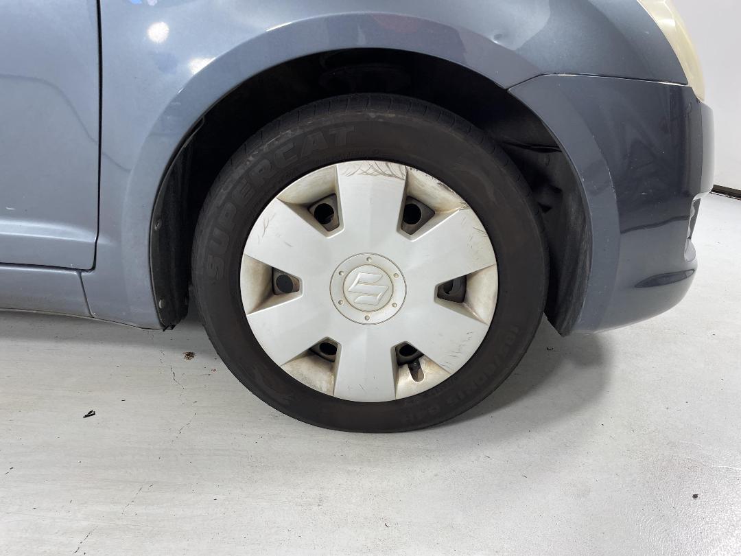 Photo '9' of Suzuki Swift Photo '9' of Suzuki Swift