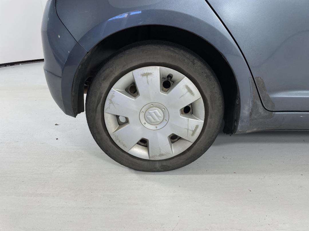 Photo '12' of Suzuki Swift Photo '12' of Suzuki Swift