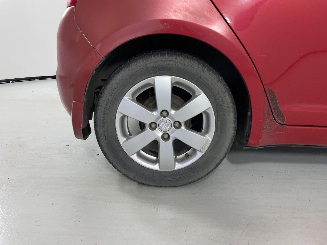 Photo '12' of Suzuki Swift