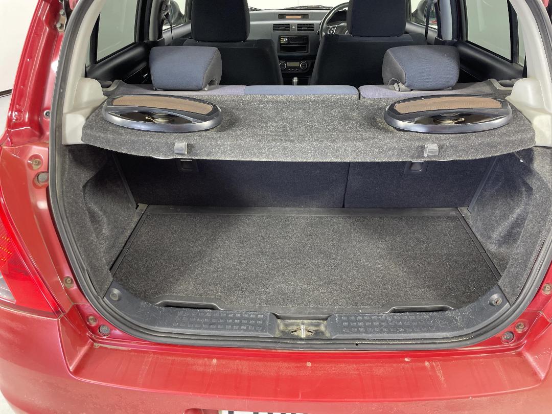 Photo '14' of Suzuki Swift