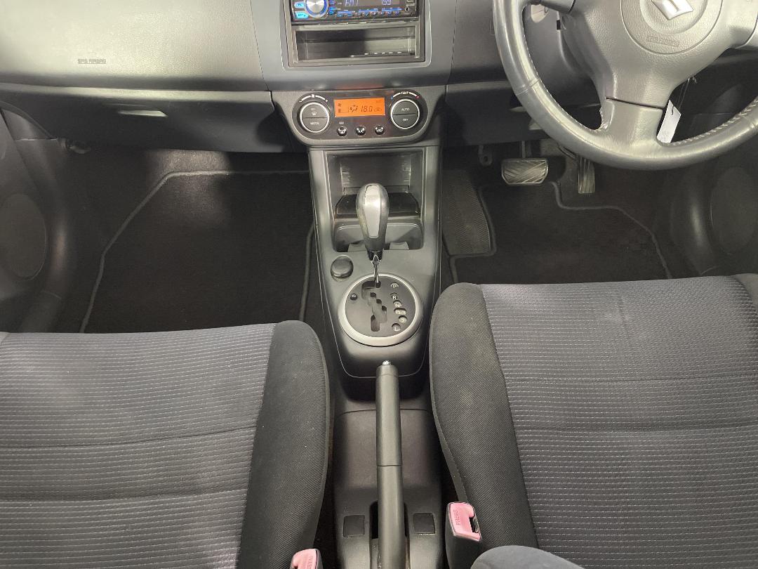 Photo '18' of Suzuki Swift