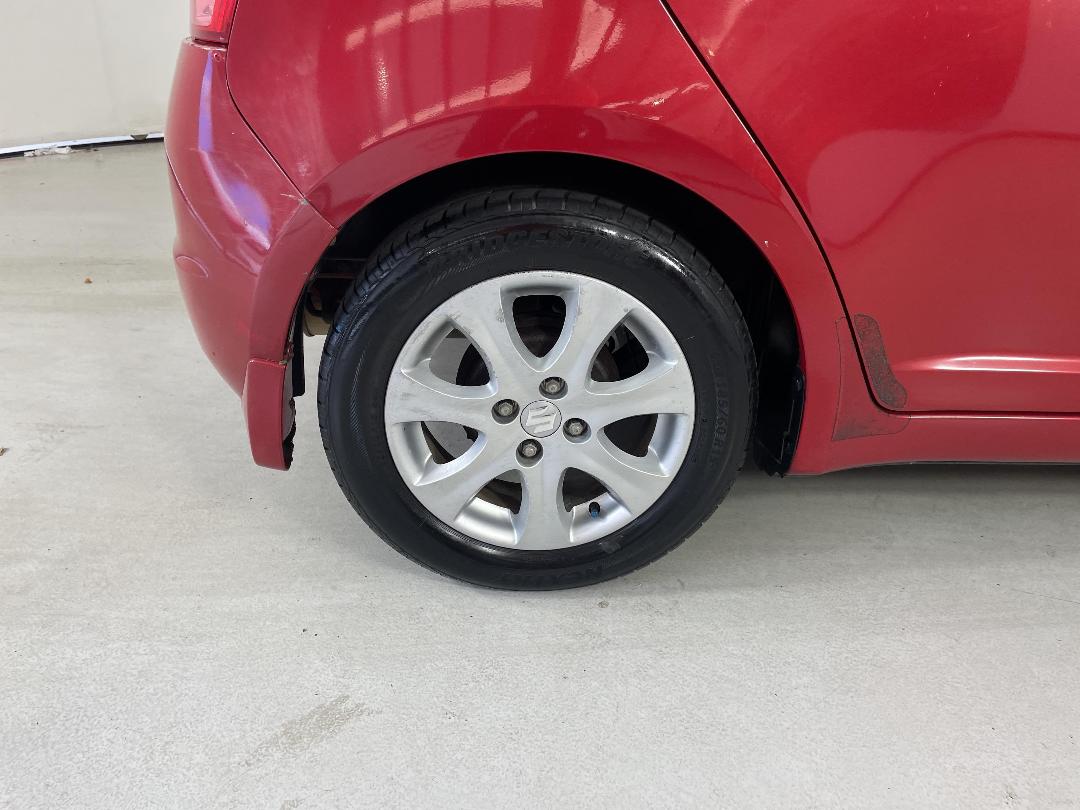 Photo '12' of Suzuki Swift