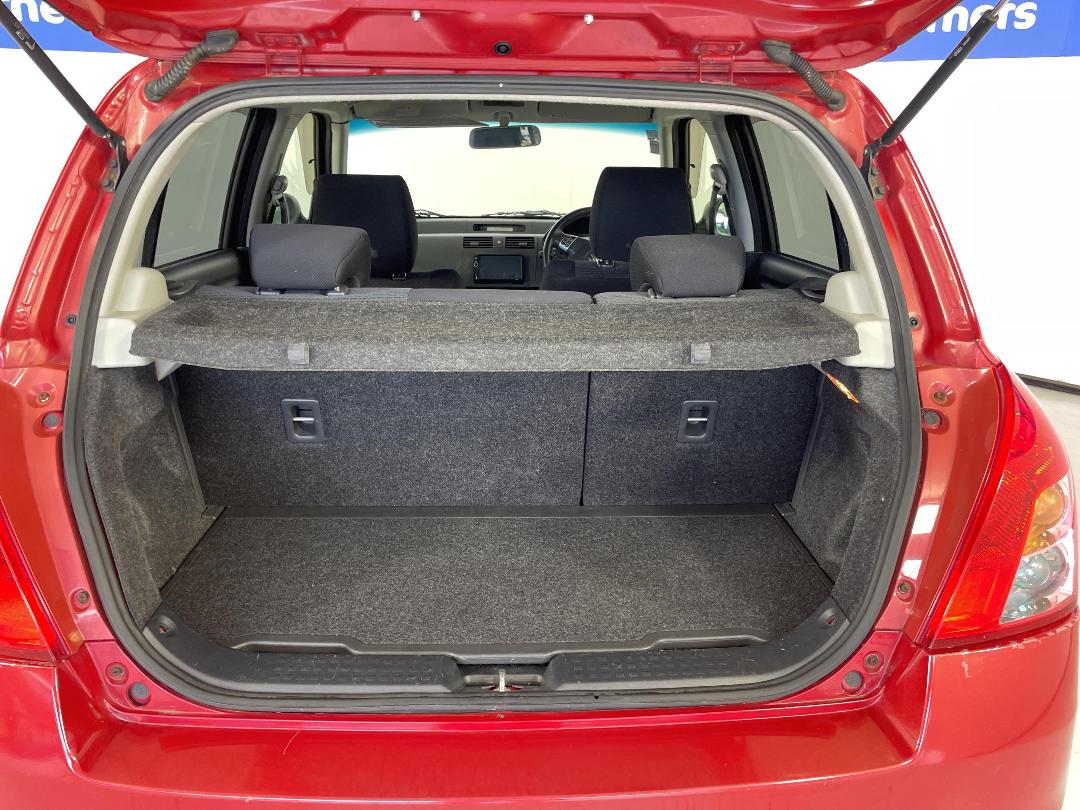 Photo '14' of Suzuki Swift