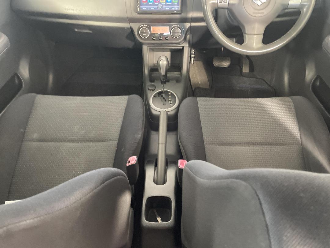 Photo '18' of Suzuki Swift