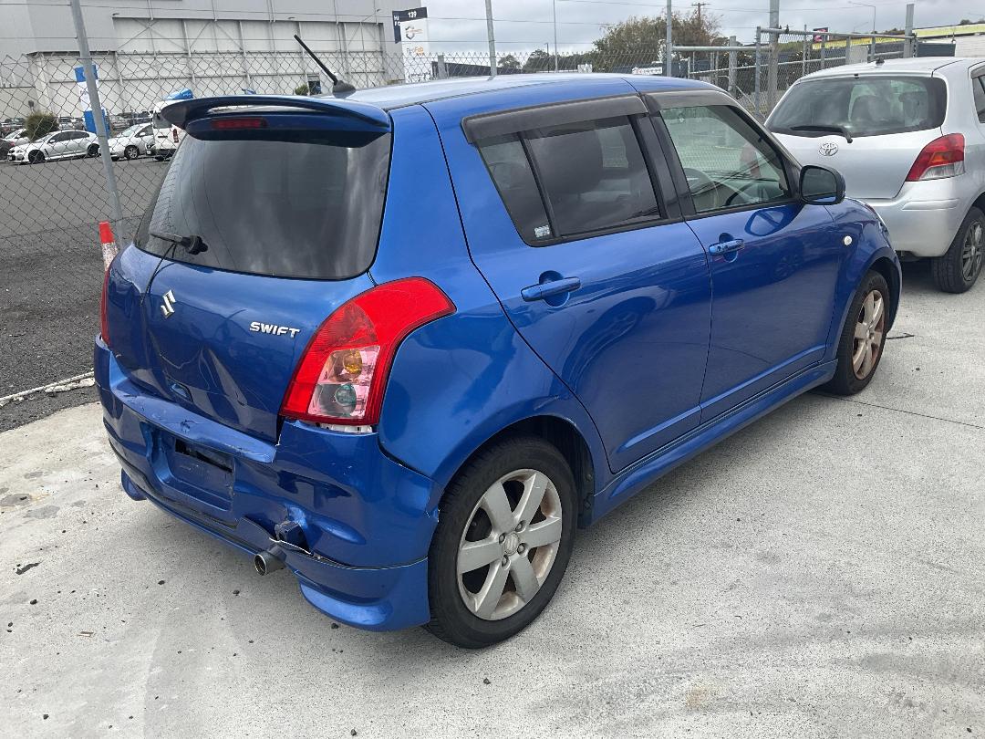 Photo '16' of Suzuki Swift