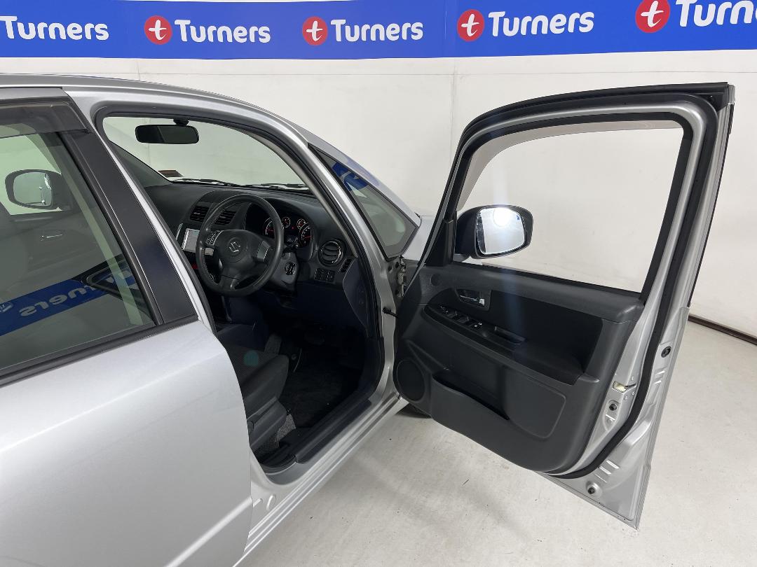 Photo '15' of Suzuki SX4 Photo '15' of Suzuki SX4