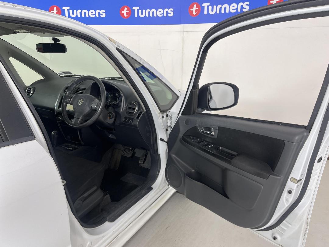 Photo '15' of Suzuki SX4 Photo '15' of Suzuki SX4