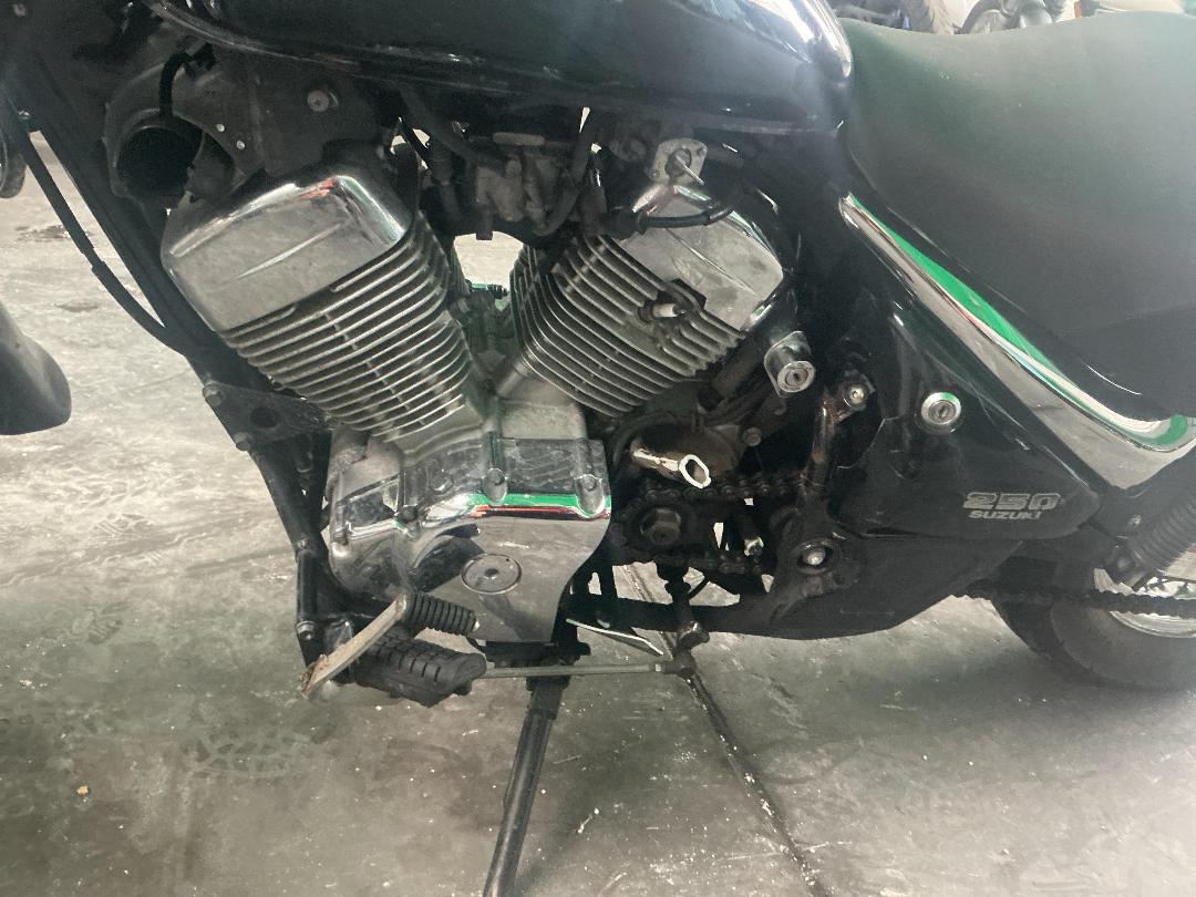 Photo '13' of Suzuki VL250 Intruder 250LC