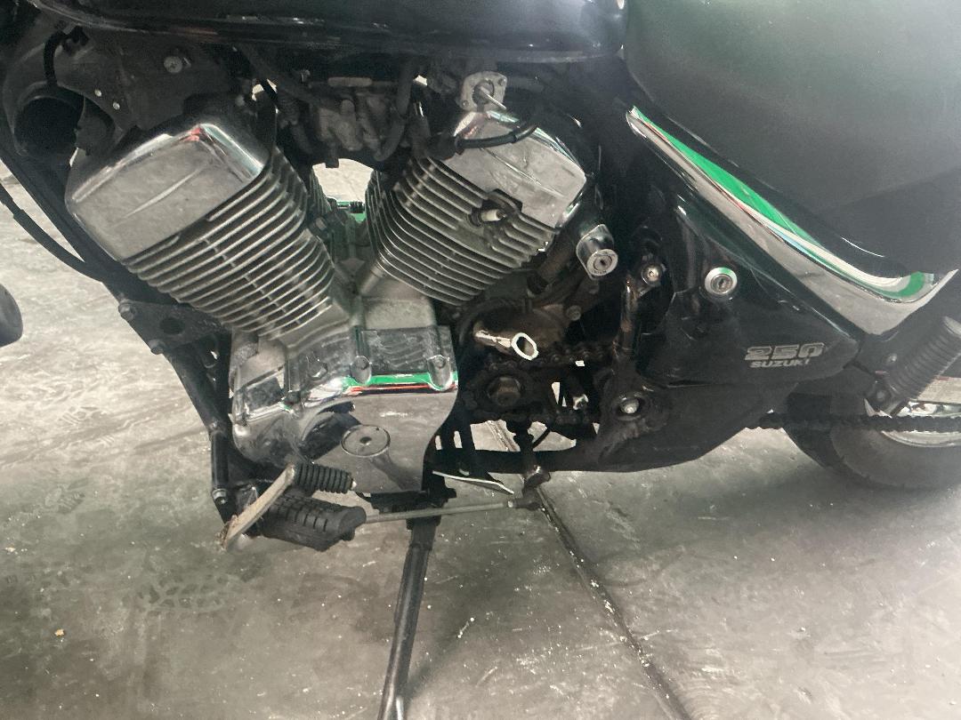 Photo '14' of Suzuki VL250 Intruder 250LC