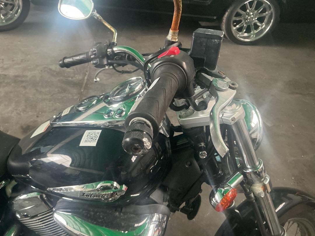 Photo '18' of Suzuki VL250 Intruder 250LC