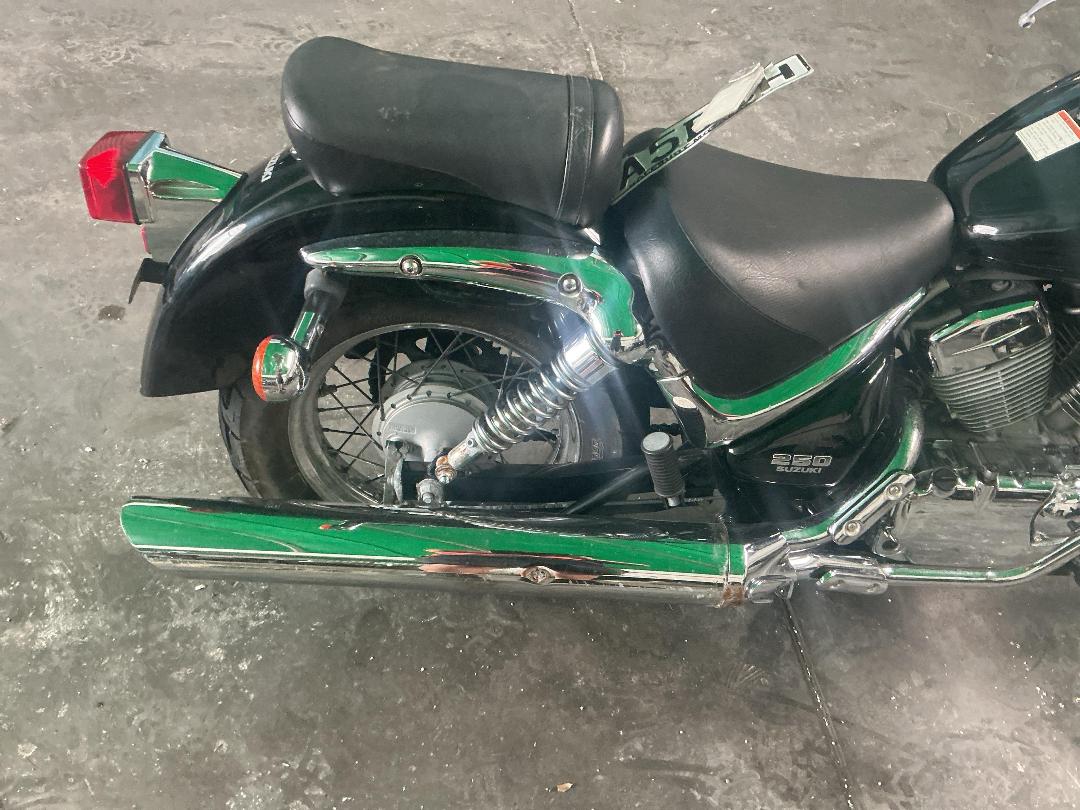 Photo '16' of Suzuki VL250 Intruder 250LC