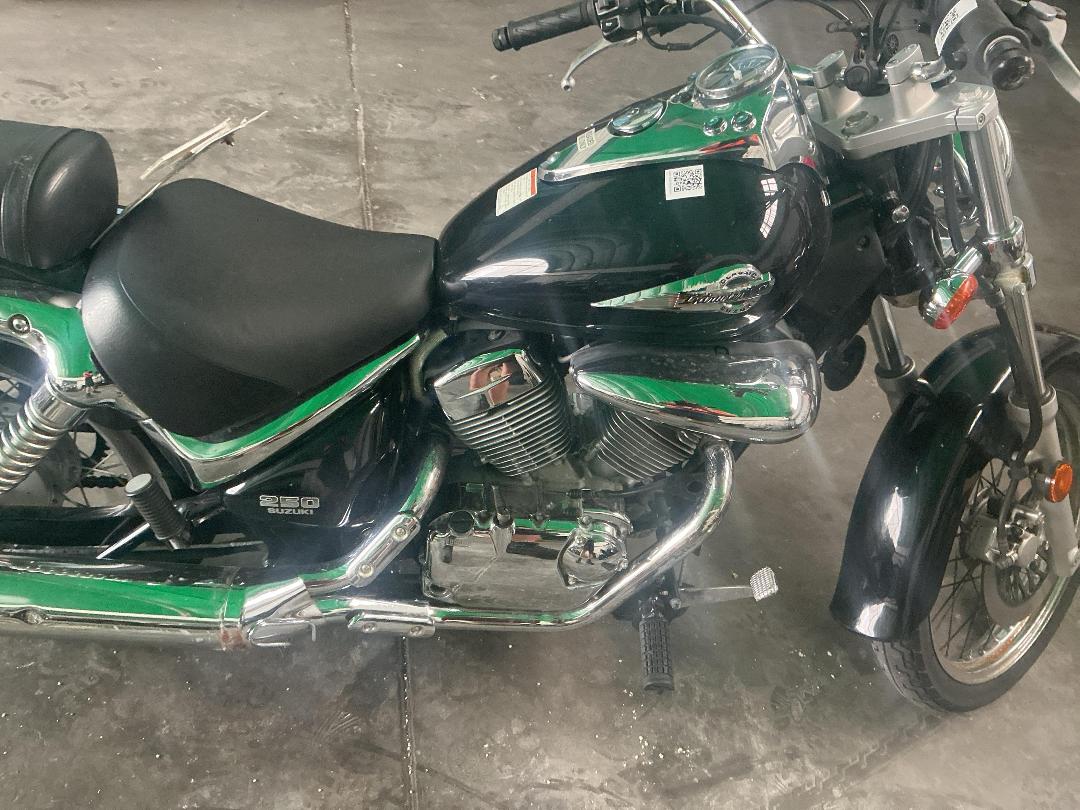 Photo '17' of Suzuki VL250 Intruder 250LC