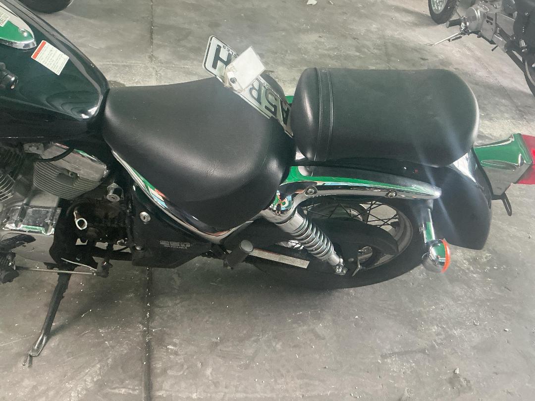 Photo '22' of Suzuki VL250 Intruder 250LC