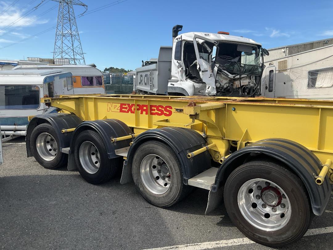 Photo '4' of TMC LM4 3421 Flat Deck - Tandem Photo '4' of TMC LM4 3421 Flat Deck - Tandem