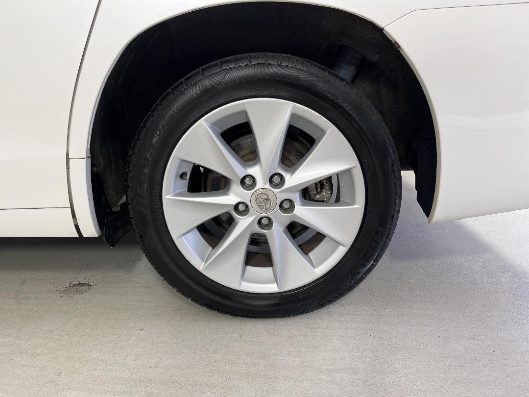 Photo '11' of Toyota Alphard