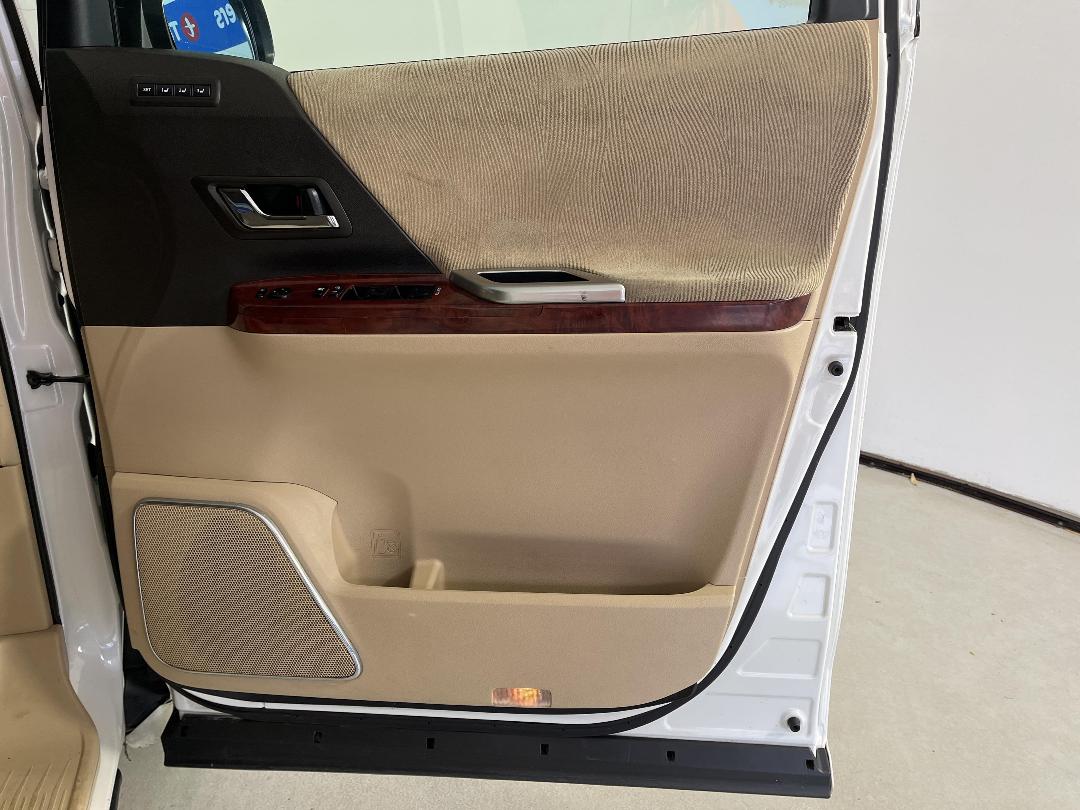 Photo '15' of Toyota Alphard