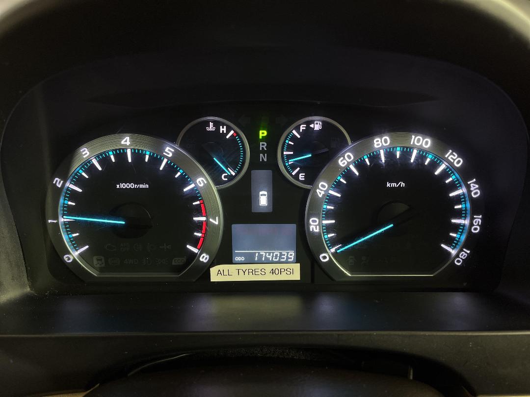 Photo '21' of Toyota Alphard