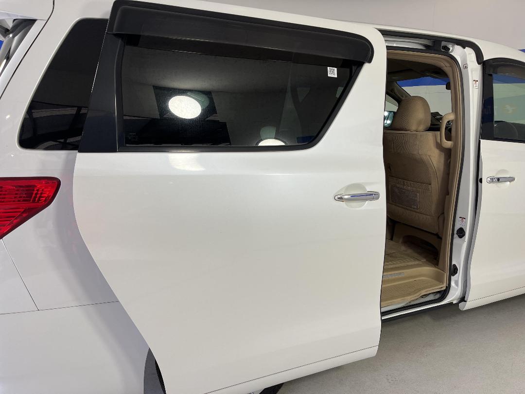 Photo '19' of Toyota Alphard