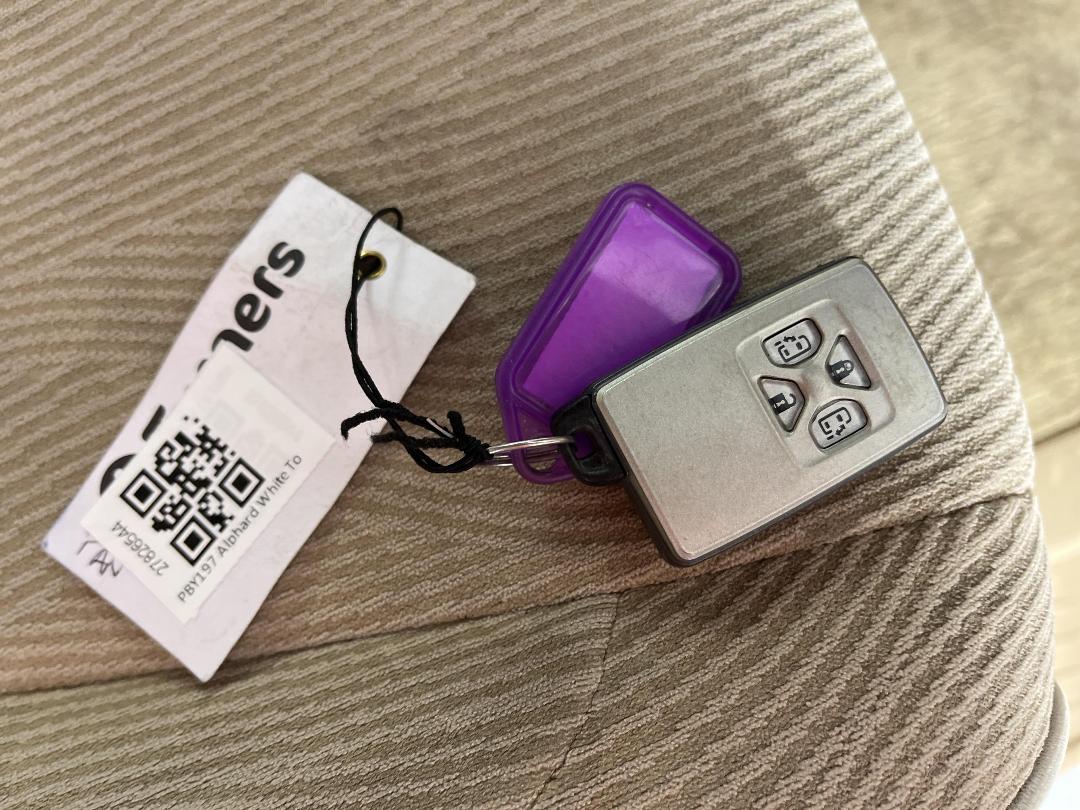 Photo '22' of Toyota Alphard