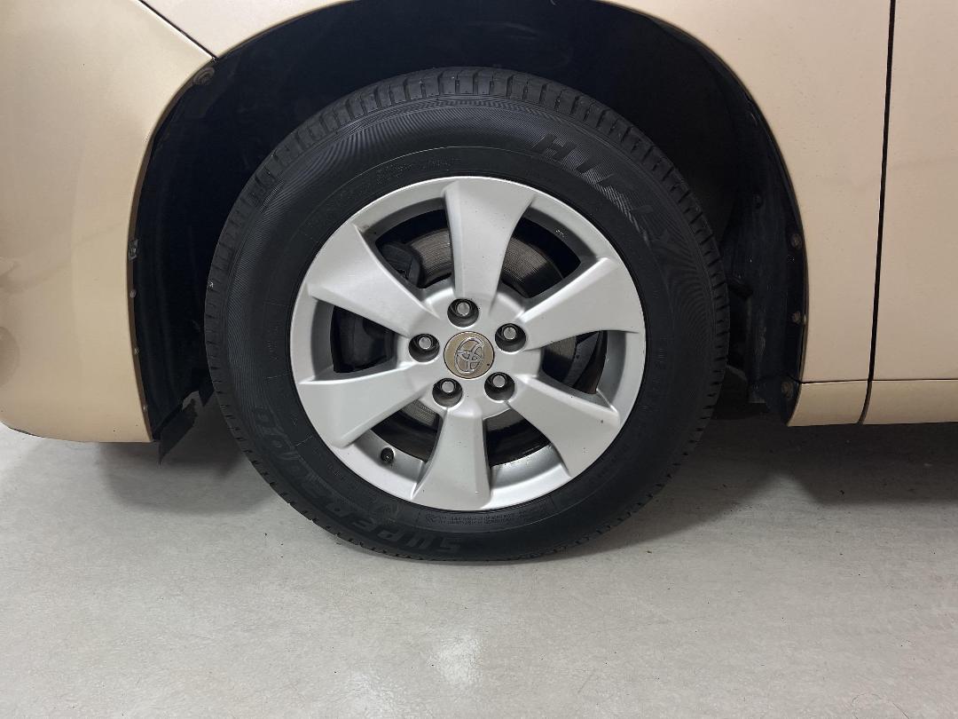 Photo '10' of Toyota Alphard Photo '10' of Toyota Alphard