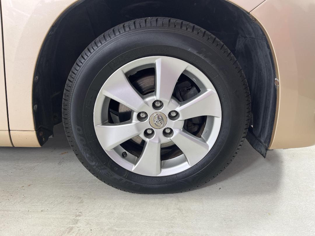 Photo '9' of Toyota Alphard Photo '9' of Toyota Alphard