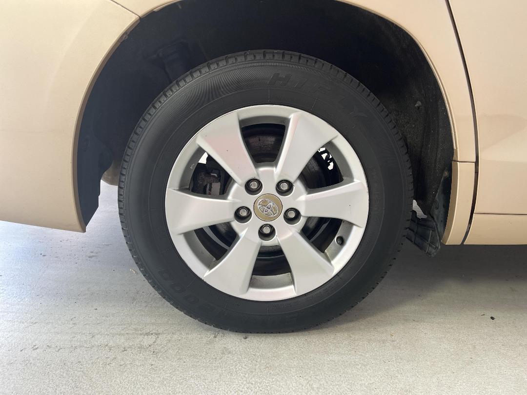 Photo '12' of Toyota Alphard Photo '12' of Toyota Alphard