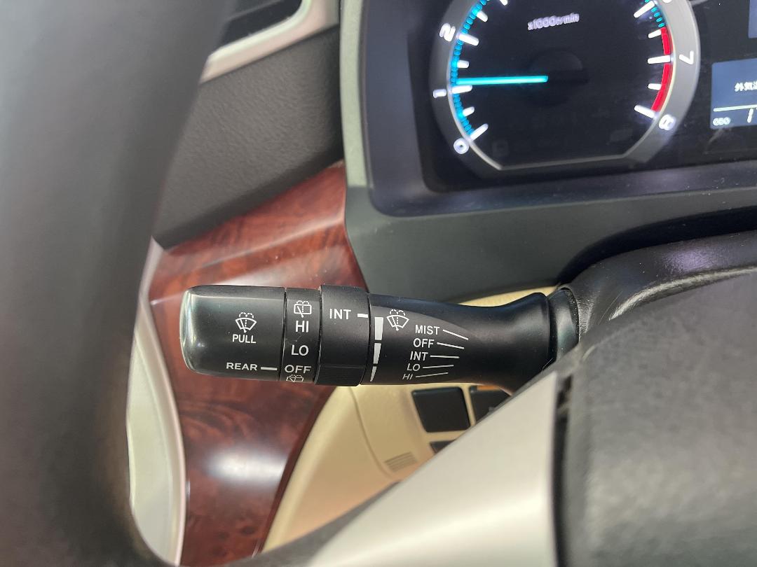 Photo '25' of Toyota Alphard Photo '25' of Toyota Alphard