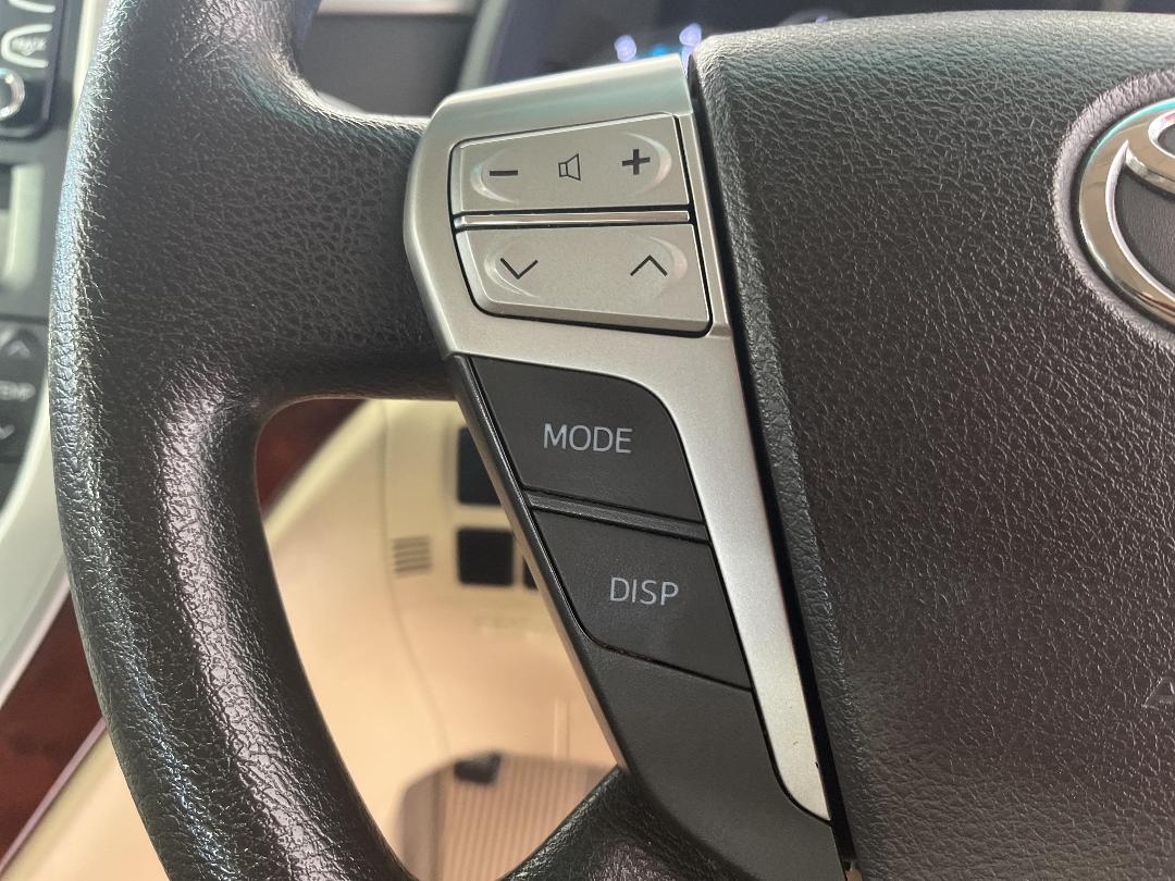 Photo '24' of Toyota Alphard Photo '24' of Toyota Alphard