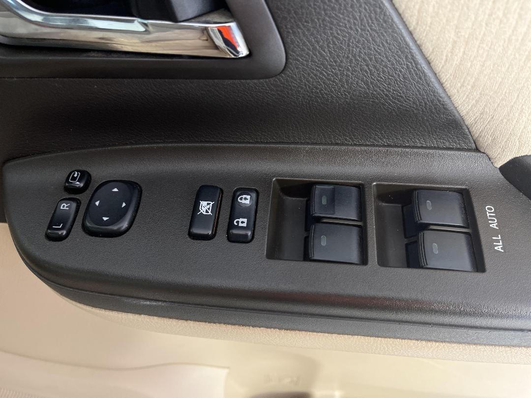 Photo '22' of Toyota Alphard Photo '22' of Toyota Alphard