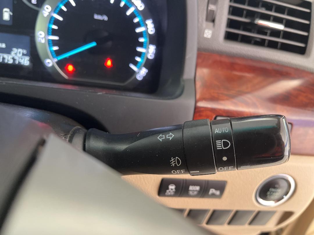 Photo '26' of Toyota Alphard Photo '26' of Toyota Alphard