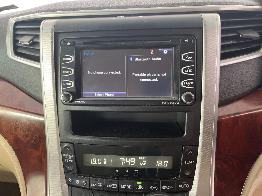 Photo '27' of Toyota Alphard Photo '27' of Toyota Alphard