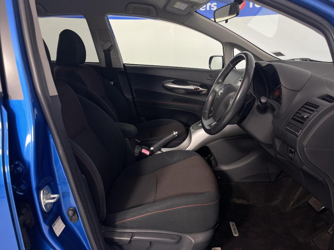 Photo '16' of Toyota Auris Photo '16' of Toyota Auris