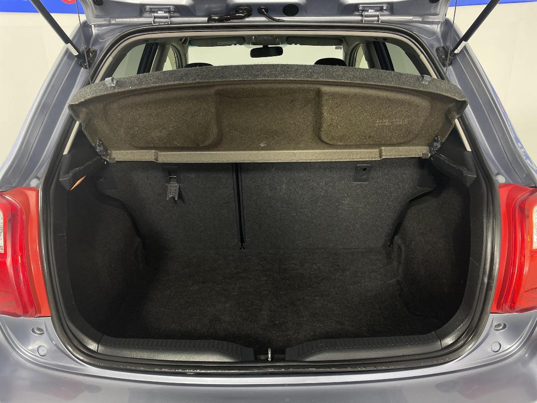 Photo '14' of Toyota Auris Photo '14' of Toyota Auris